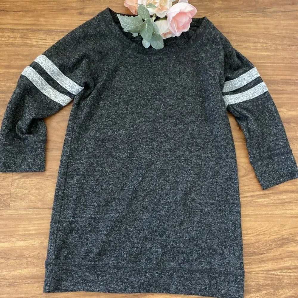 VTG‎ Ladies Sweater Gray with Stripes 3/4 Sleeves